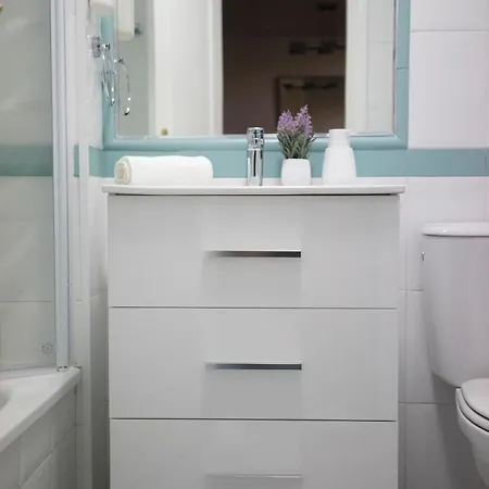 Aqua - 2 Bedrooms, Terrace & Pool - *