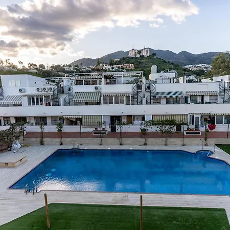 Appartement Aqua - 2 Bedrooms, Terrace & Pool -
